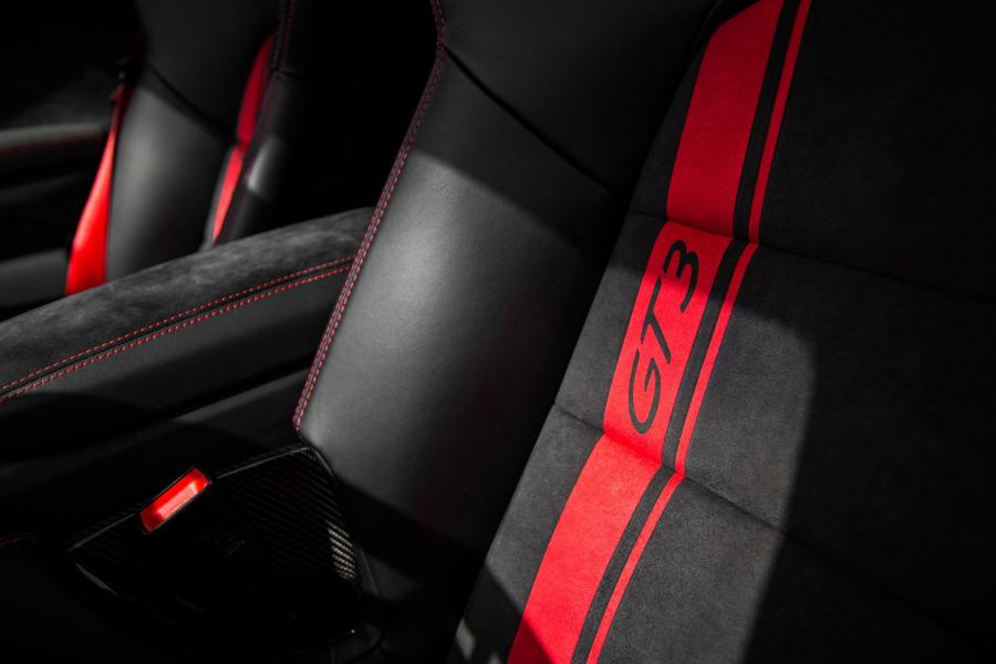 Детали интерьера Porsche 911 GT3 2017 года  (WW) (фото 67 из 86)